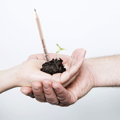 Sprout potlood in handen